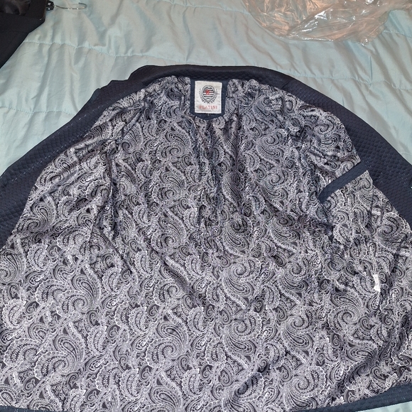 Tuxedo - Picture 2 of 3